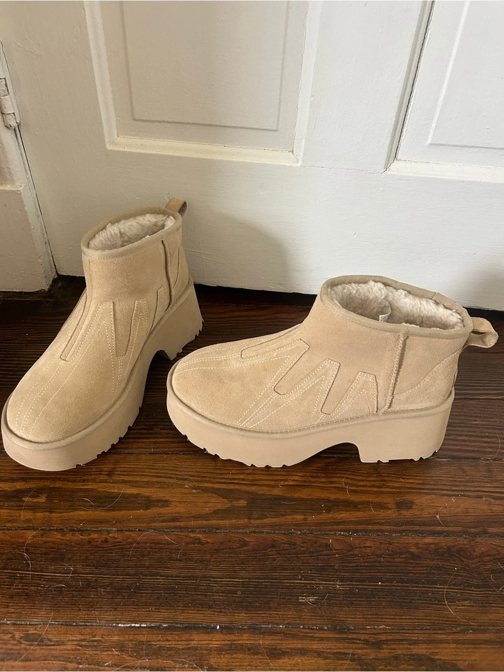 UGG Women's Ultra Mini New Heights Sunwave boots size 12